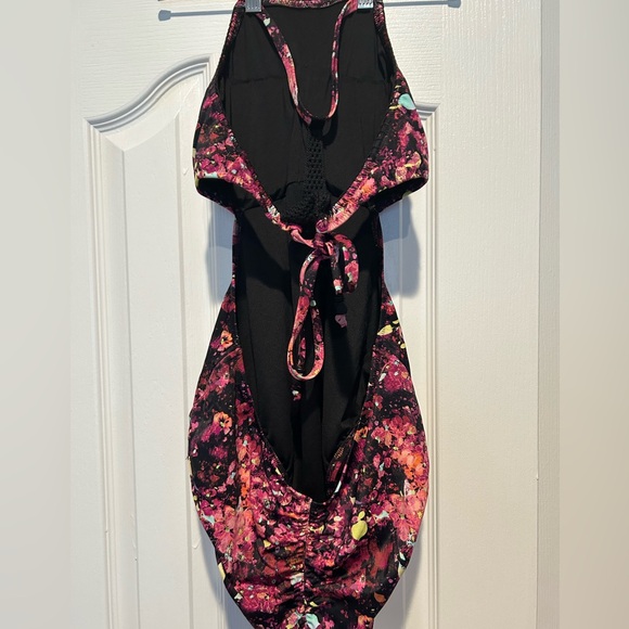 Victoria Secret One Piece Large Swim Wear with open tie back - Picture 2 of 3